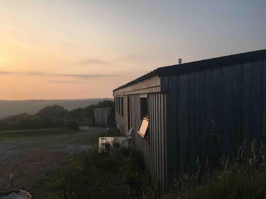 ביוד Spacious Cabin On Isolated Farm With Sea View מראה חיצוני תמונה